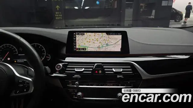 BMW 5 Series 2019 — Фото 14/20