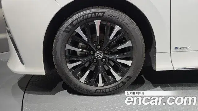 Toyota Alphard 2025 — Photo 25/38