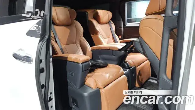 Toyota Alphard 2025 — Photo 38/38