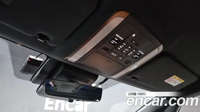 Toyota Alphard 2025 — Photo 15/38