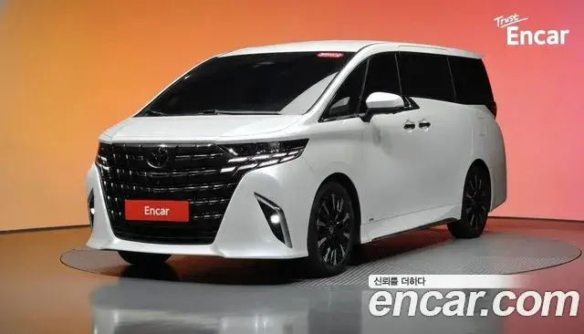 Toyota Alphard 2025 — Photo 36/38
