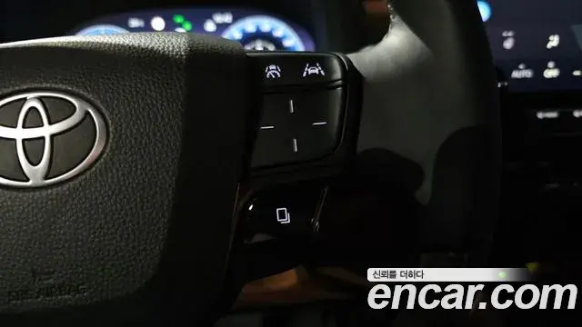 Toyota Alphard 2025 — Photo 27/38
