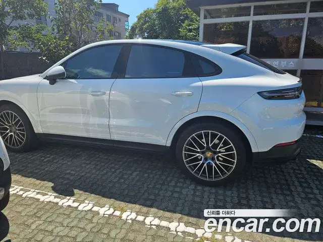 Porsche Cayenne 2021 — Фото 1/15