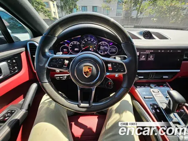 Porsche Cayenne 2021 — Фото 14/15