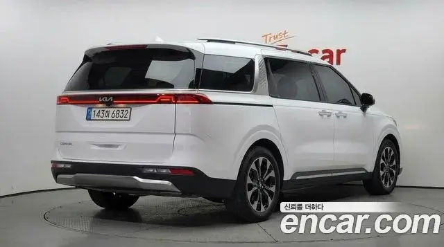 Kia Carnival 2023 — Photo 20/32