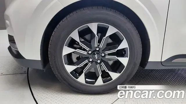 Kia Carnival 2023 — Photo 4/32