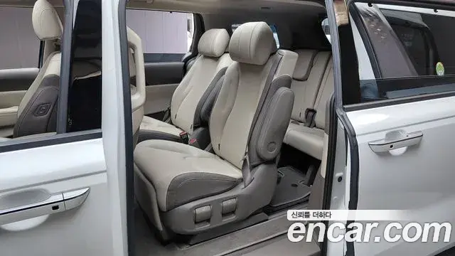 Kia Carnival 2023 — Photo 5/32