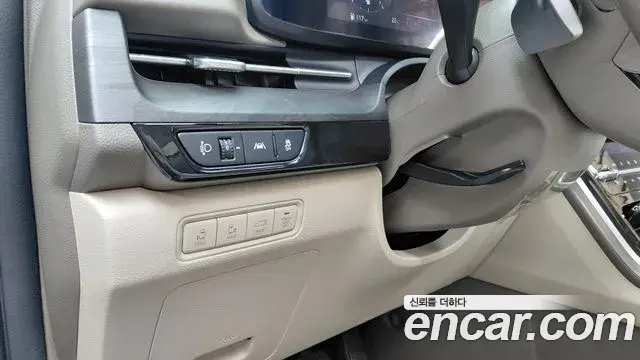 Kia Carnival 2023 — Photo 28/32