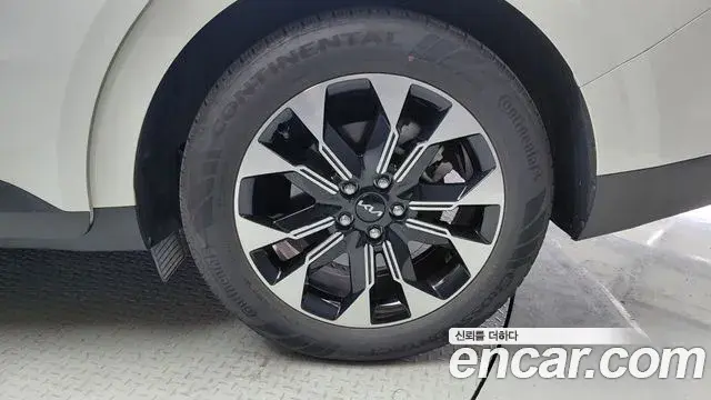 Kia Carnival 2023 — Photo 2/32