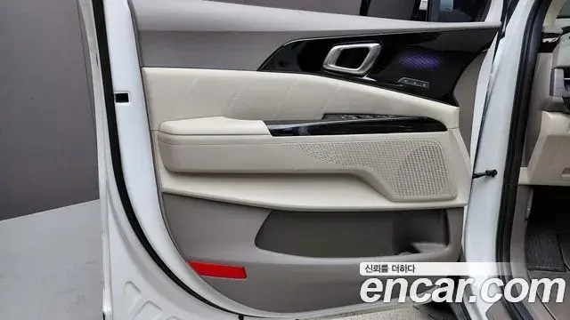 Kia Carnival 2023 — Photo 24/32