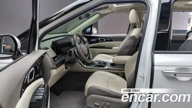 Kia Carnival 2023 — Photo 25/32