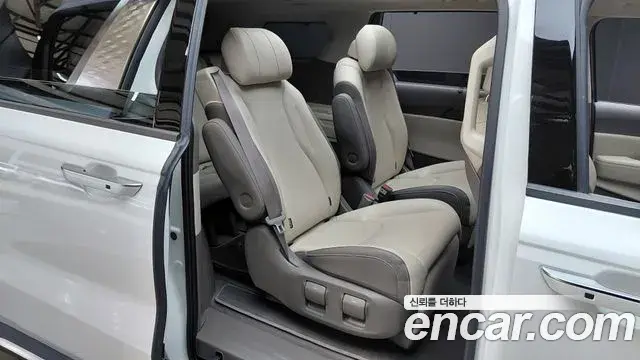 Kia Carnival 2023 — Photo 27/32