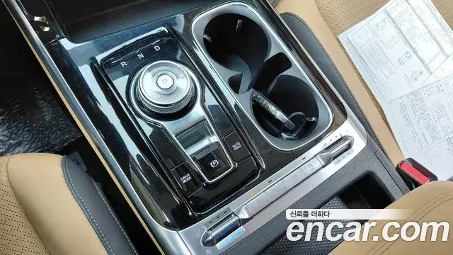 Kia Carnival 2023 — Şəkil 24/32