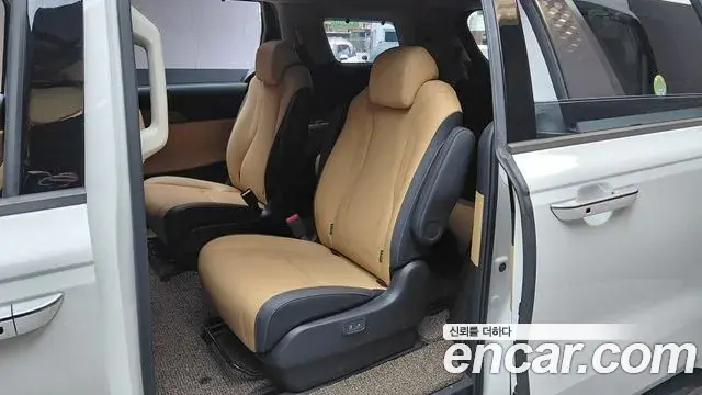 Kia Carnival 2023 — Şəkil 22/32