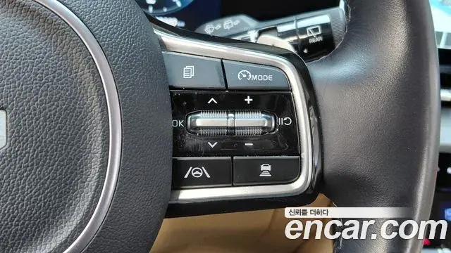 Kia Carnival 2023 — Şəkil 25/32