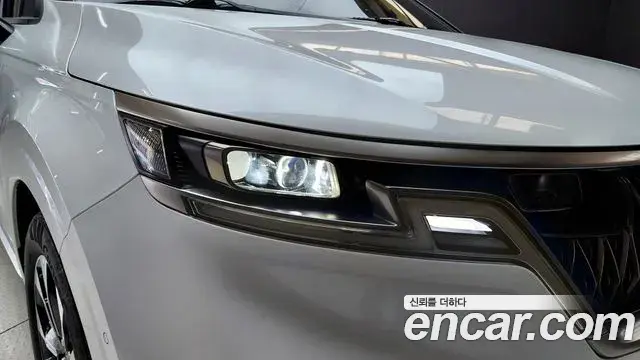 Kia Carnival 2023 — Şəkil 17/32