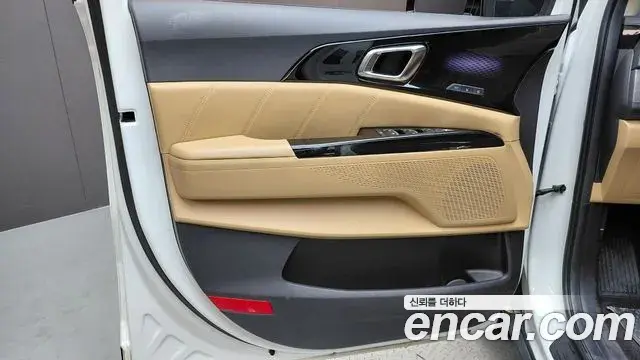 Kia Carnival 2023 — Şəkil 21/32