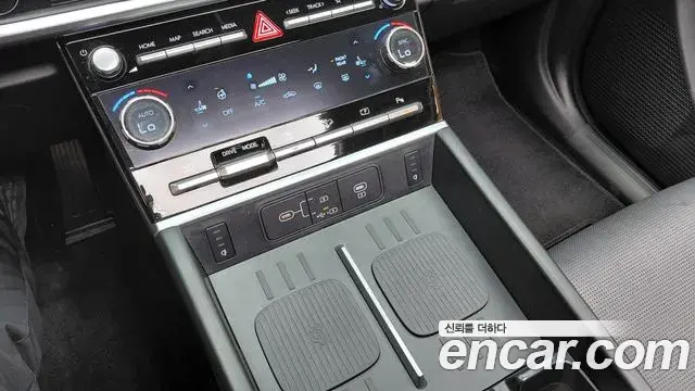 Hyundai Santa Fe 2023 — Фото 19/20