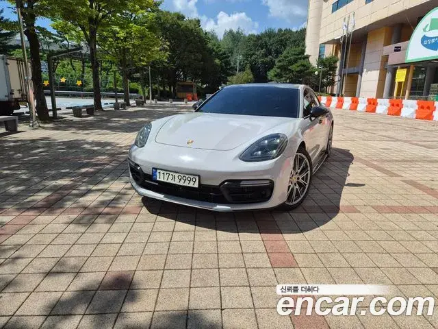 Porsche Panamera 2019 — Фото 1/20