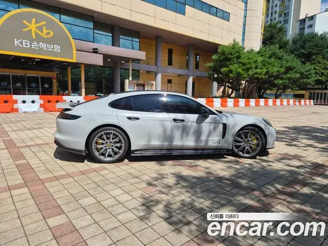 Porsche Panamera 2019 — Фото 5/20