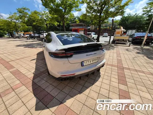 Porsche Panamera 2019 — Фото 18/20