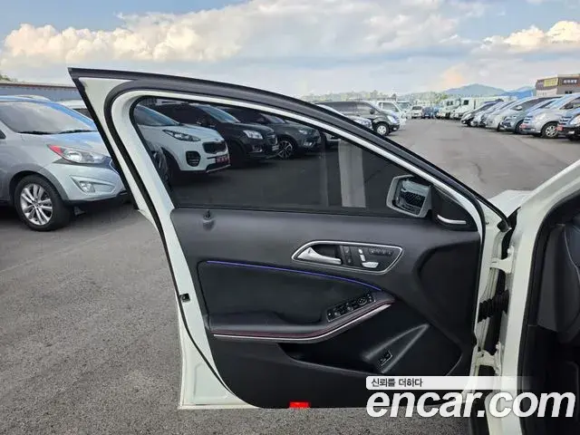 Mercedes-Benz GLA-Class 2019 — Фото 15/20