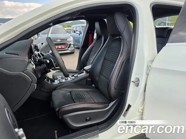 Mercedes-Benz GLA-Class 2019 — Фото 17/20