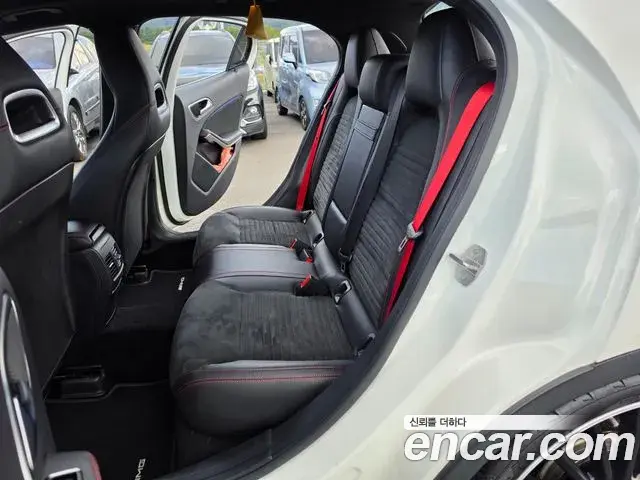 Mercedes-Benz GLA-Class 2019 — Фото 18/20