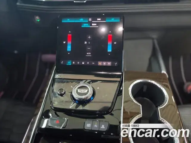 Cadillac Escalade 2026 — Photo 16/17