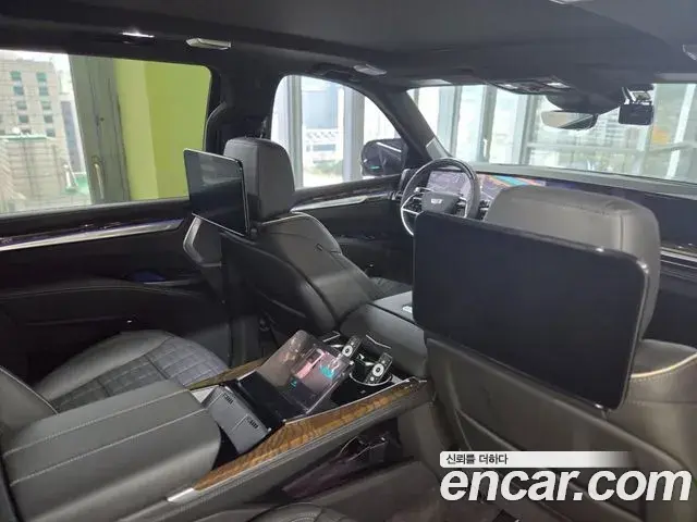 Cadillac Escalade 2026 — Photo 9/17