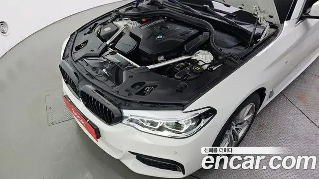 BMW 5 Series 2018 — Фото 6/20