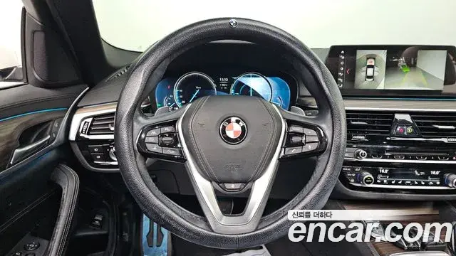 BMW 5 Series 2018 — Фото 13/20