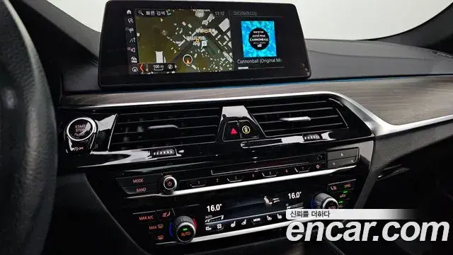 BMW 5 Series 2018 — Фото 14/20