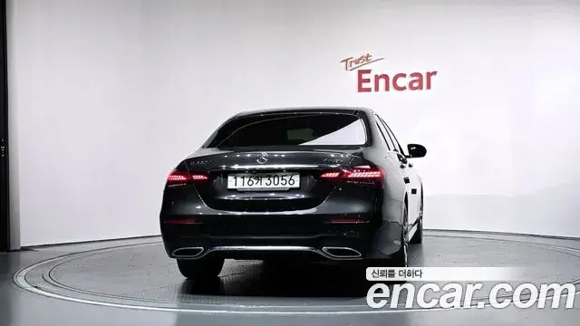 Mercedes-Benz E-Class 2022 — Фото 4/20