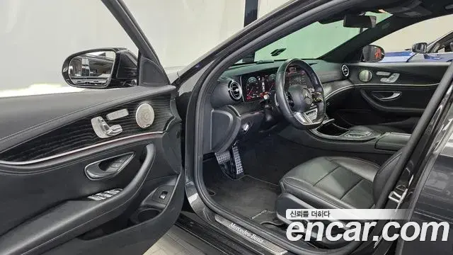 Mercedes-Benz E-Class 2022 — Фото 10/20