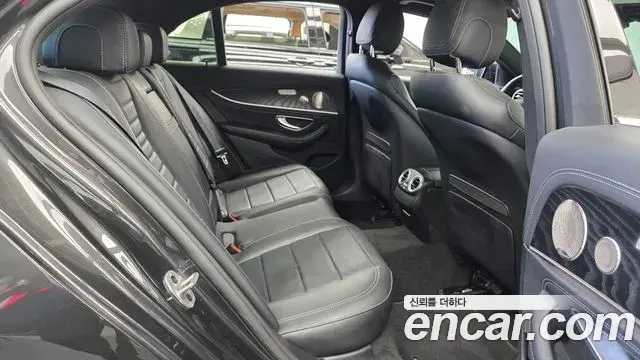 Mercedes-Benz E-Class 2022 — Фото 11/20