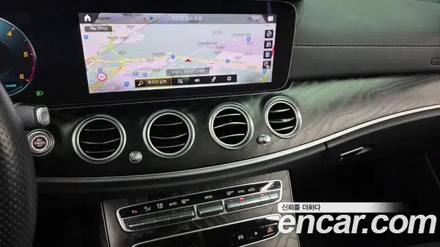 Mercedes-Benz E-Class 2022 — Фото 13/20