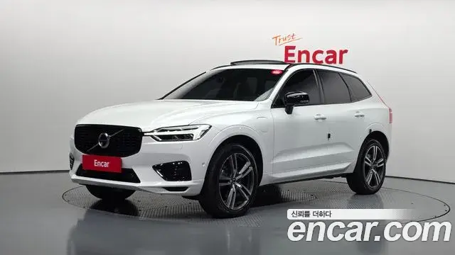 Volvo XC60 2020 — Фото 1/20