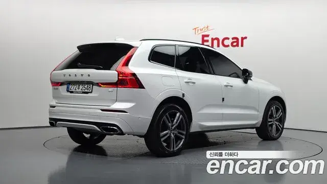 Volvo XC60 2020 — Фото 2/20