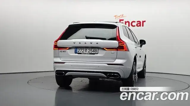 Volvo XC60 2020 — Фото 4/20