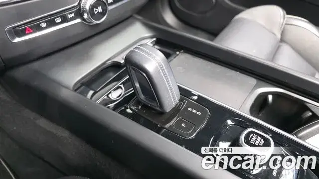 Volvo XC60 2020 — Фото 9/20