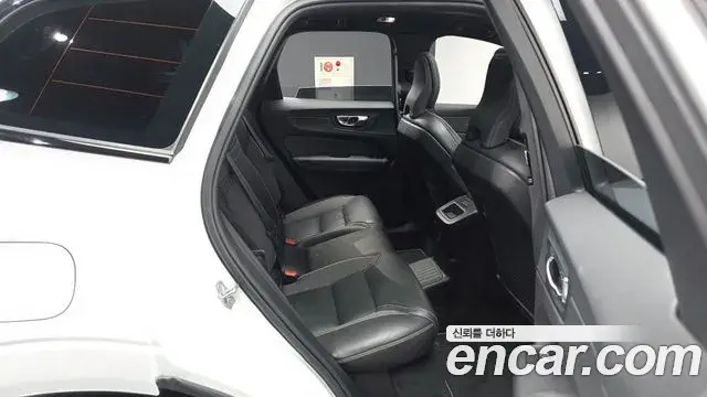 Volvo XC60 2020 — Фото 12/20