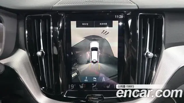 Volvo XC60 2020 — Фото 15/20