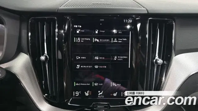 Volvo XC60 2020 — Фото 16/20
