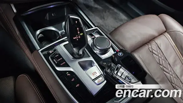 BMW 7 Series 2018 — Фото 9/20
