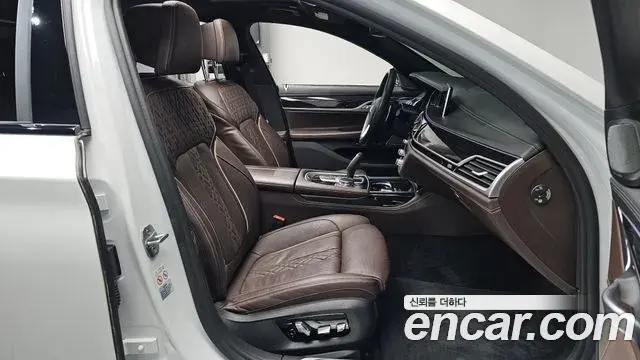 BMW 7 Series 2018 — Фото 11/20