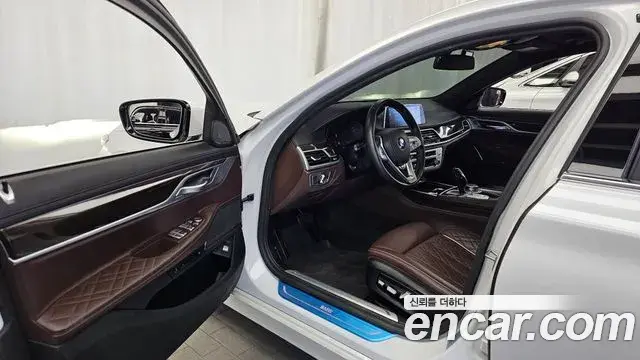 BMW 7 Series 2021 — Фото 10/20