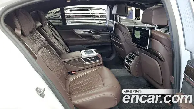 BMW 7 Series 2021 — Фото 12/20