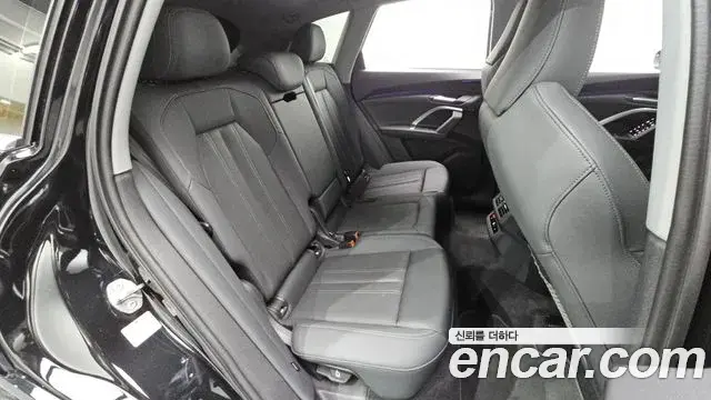 Audi Q5 2025 — Фото 11/20
