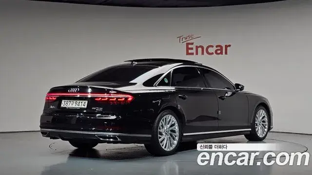 Audi A8 2020 — Фото 2/20